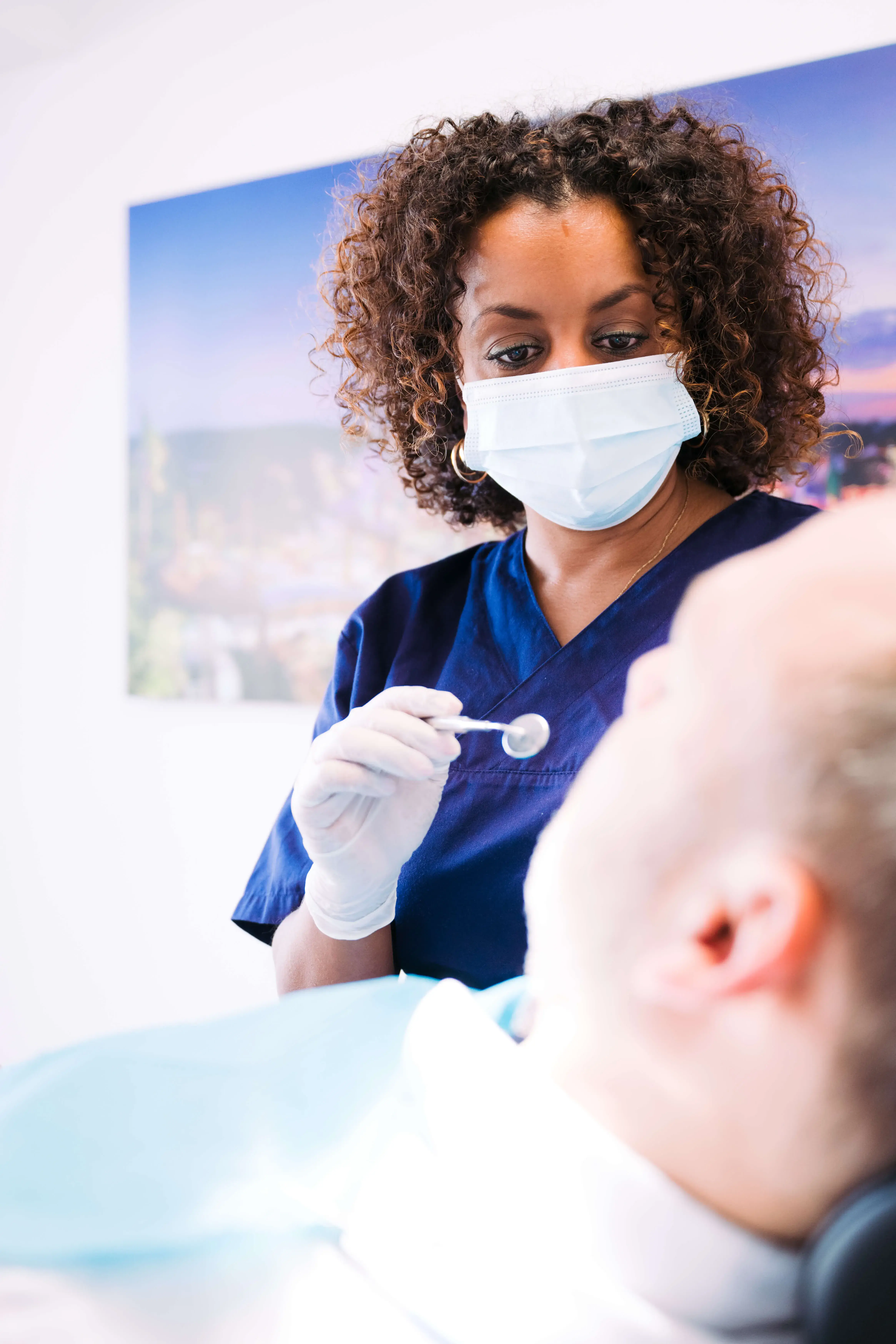 Praxisteam bei der Behandlung